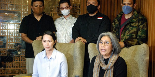 Indah Kurnia Konferensi Pers Di DPR Soal Peristiwa Justin frederick