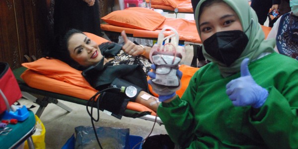 Kris Dayanti Donor Darah Kemanusian
