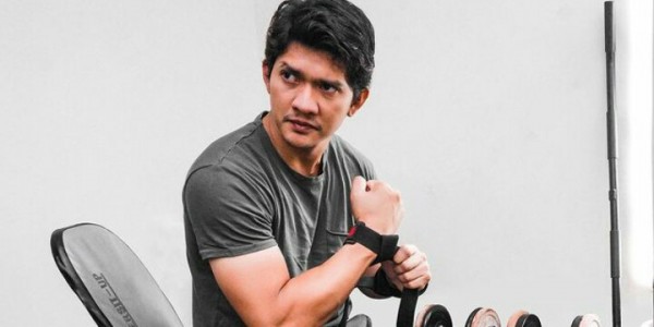 Iko Uwais Laporkan Balik Pelapornya Atas Tudingan Penganiayaan dan Pencemaran Nama Baik