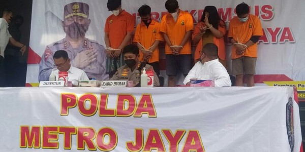 Ancam Sebar Data Pribadi Korbannya, Polisi Tangkap Lima Penagih Pinjol