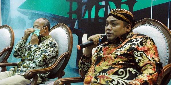 Dialektika Demokrasi  tema  "Jelang Idul Adha 1443 H, Amankah Hewan Korban Di Tengah PMK?"