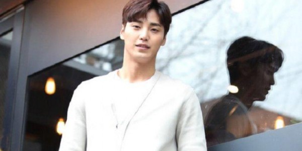 Lee Tae Hwan Mulai Wajib Militer Akhir Bulan Ini
