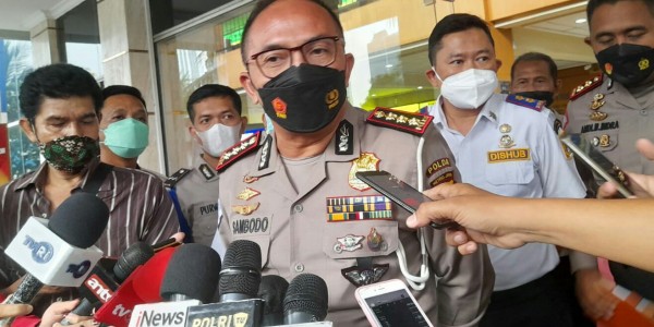 Sebelum Menyiram Air Keras, Begal Sadis di Jaktim Juga Bacok Korbannya