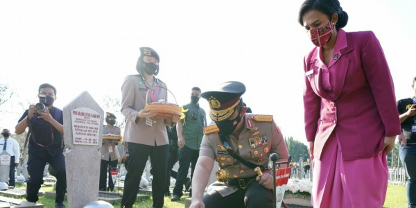 Ziarah ke TMP Kalibata, Kapolri: Semangat Para Pahlawan Harus Diteruskan