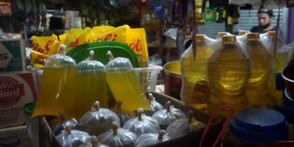 Diwajibkan Pakai Pedulilindungi, Konsumen Kesulitan Beli Minyak Goreng