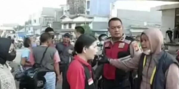 Tak Terima Ditilang, Mahasiswi Gigit dan Coba Rebut Senjata Polisi di Jatinegara