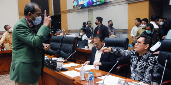 Wamenkumham Edward O.S Hiariej Raker Dengan Komisi III DPR