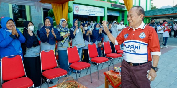 Syarief Hasan Dorong Pembinaan Olahraga Voli Kepada Generasi Muda