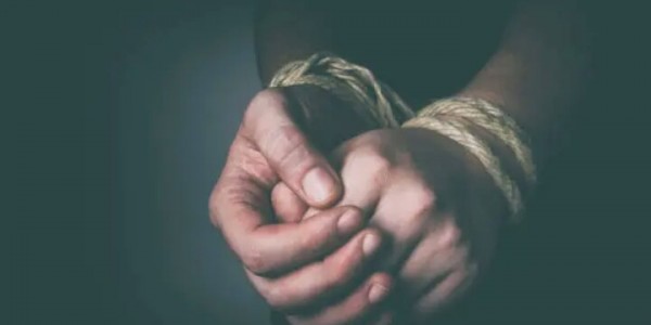 Tertinggal di Mobil, Sopir Taksi Online Gasak Uang Rp 10 Juta Milik Korban