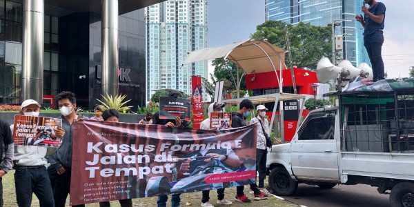 Demonstran Ingatkan KPK Kasus Formula E Jangan Mangkrak di Tengah Jalan