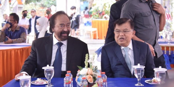 Hadiri Penganugerahan Gelar Doktor, JK dan Paloh Makin Lengket