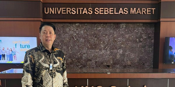 Pengacara Henry Indraguna Raih Gelar Doktor Lagi, Kali Ini dari UNS