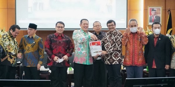 Seluruh Fraksi MPR dan Kelompok DPD Sepakat Menerima Laporan Badan Pengkajian MPR tentang PPHN dan Bentuk Panitia Ad Hoc