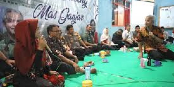Di Lereng Merapi Ganjar Ngopi Bareng sama Radio Komunitas