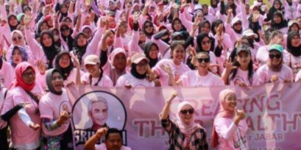 Serba pink, Ribuan Perempuan Milenial di Karawang dukung Ganjar Pranowo