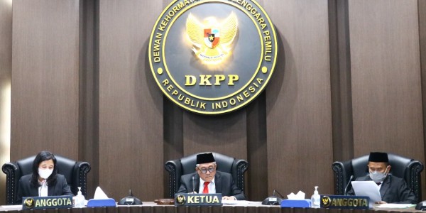 DKPP Berhentikan Tetap Dua Penyelenggara Pemilu