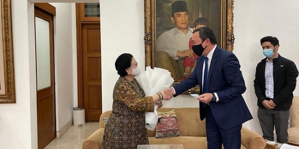 Megawati Terima Penghargaan Medali Yobel dari Presiden Kazakstan