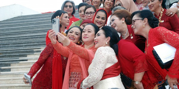 Swa Foto Ketua DPR Puan Maharani