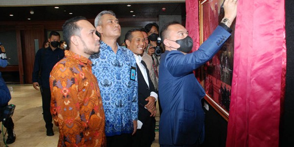 Sufmi Dasco Ahmad Resmikan Pameran Foto DPR