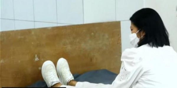 Rekosntruksi Pembunuhan Brigadir J, Putri Candrawathi Berbaring di Ranjang Kenakan Baju Putih