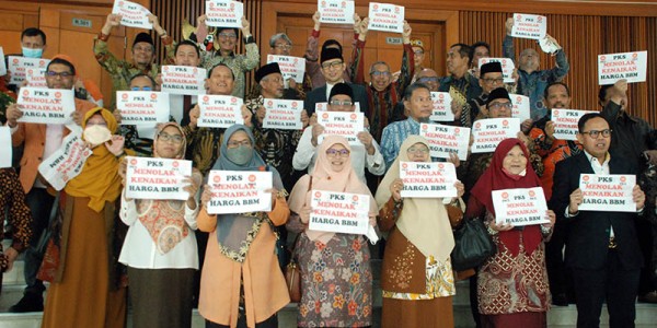 Fraksi PKS Tolak Kenaikan Harga BBM