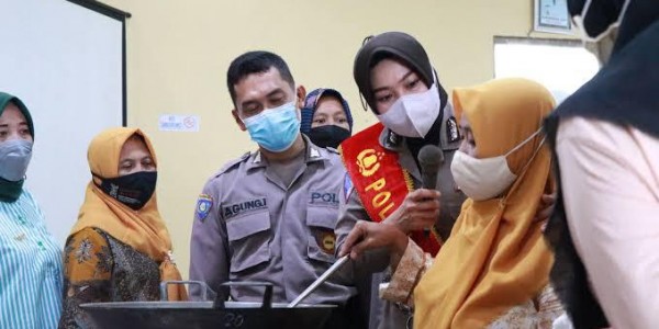 Berkontribusi untuk Pendidikan dan UMKM, Begini Kisah Bripka Sandi dan Aipda Yanuar