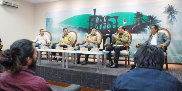 Dialektika Demokrasi  Tema "Mengawal Instruksi Jokowi: Gebuk Mafia Tanah"