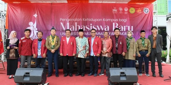Orasi Kebangsaan di UMJ, HNW Ingatkan Mahasiswa Untuk Resapi Jati Diri Muhammadiyah, Hadirkan Islam Berkemajuan