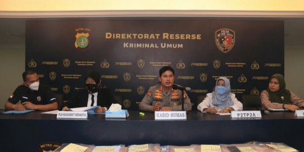 Paksa Anak di Bawah Umur Open BO, Sepasang Muncikari Dibui