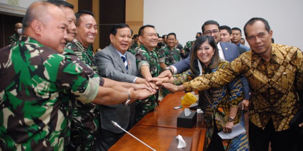 Menhan,Panglima TNI Raker dengan Komisi I DPR RI