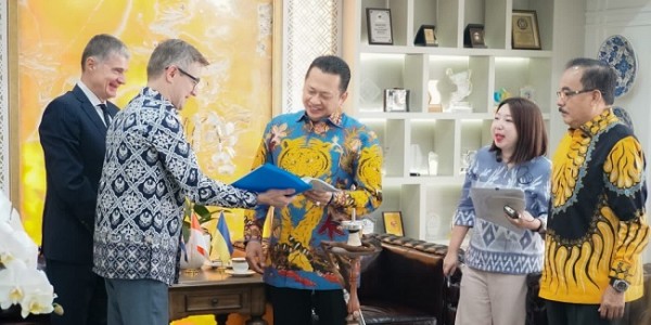 Ketua MPR RI Sambut Baik Keinginan Pimpinan Parlemen Ukraina Bertemu di Indonesia