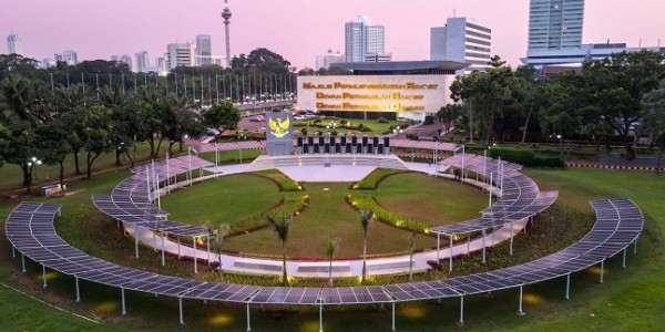 DPR Bangun Pembangkit Listrik Tenaga Surya, Puan: Bagian Komitmen Selamatkan Bumi