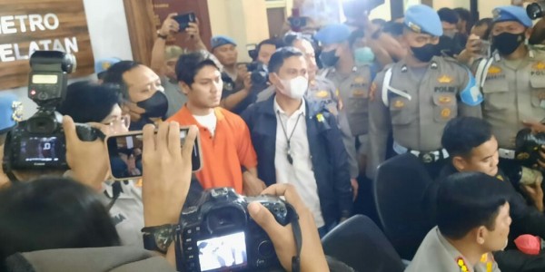 Jadi Tersangka KDRT, Polisi Akhirnya Tahan Rizky Billar