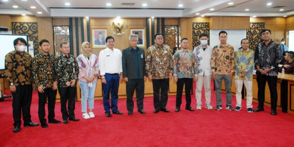 Wakil Ketua DPR Rahmat Gobel Kukuhkan  Pengurus KWP 2022-2024