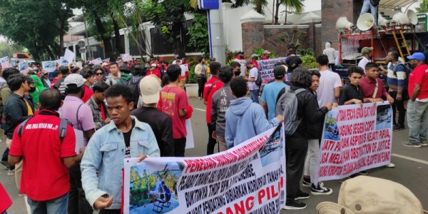 Orang Asli Papua Kembali Geruduk Kejagung, Tuntut Proses Dugaan Korupsi Pesawat di Mimika