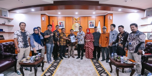 Ketua Komite III DPD RI Terima Kunjungan Forum Desa Pegunungan Pinrang