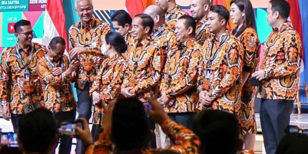 Ketua MPR RI Dampingi Presiden Joko Widodo Buka Munas HIPMI XVII di Surakarta