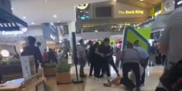 Petugas Subdit Penyidikan Imigrasi Diduga Seret WN Korsel di Mal, Netizen Sebut Nggak Humanis