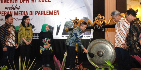 Refleksi Kinerja DPR RI 2022 dan Peran Media di Parlemen