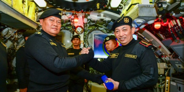 Mendapat Brevet Hiu Kencana TNI AL, Kapolri: Sinergitas Jaga Kedaulatan Bangsa Indonesia