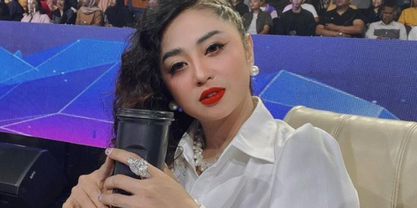 Soal Mediasi dengan Tersangka, Dewi Perssik Tunggu Instruksi Ibunda