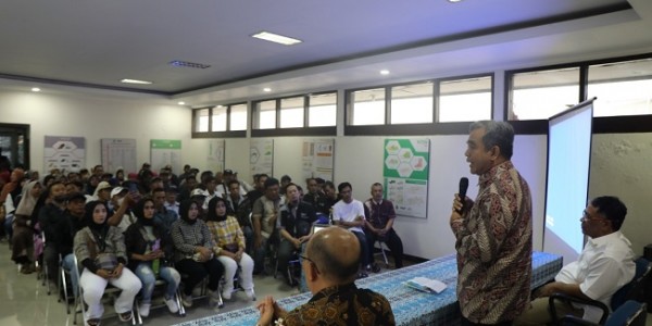 Bertemu Pedagang Cibaduyut di Bandung, Wakil Ketua MPR: UMKM Kuat, Ekonomi Sehat, Negara Mantap