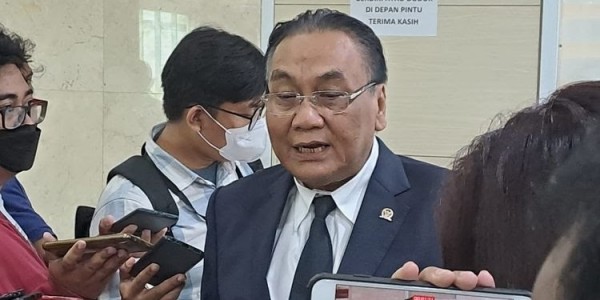 DPR Minta Masyarakat Jangan Demo UU KUHP, Tempuh Jalur Hukum Saja