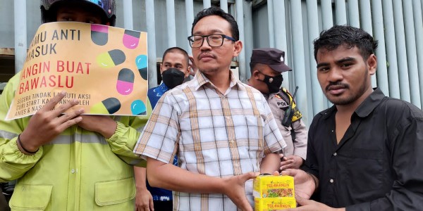 Kirimi Obat Anti Masuk Angin, Aktivis Minta Bawaslu Tindak Lanjuti Laporan Dugaan Curi Start Kampanye Anies