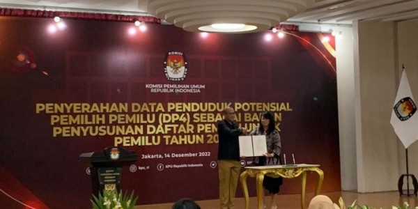 Kemlu Serahkan Data 1,8 Juta Jiwa Pemilih Potensial kepada KPU
