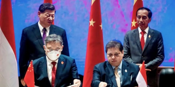 Ekonom: Pemerintah Harus Jaga Iklim Investasi dan Perkuat Bantalan Sosial