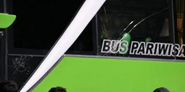 Kacanya Retak, Polisi Selidiki Pelemparan Bus Timnas Thailand