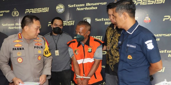 Siram Anak Istri dengan Air Keras hingga Tewas, Tukang Pijat di Cengkareng Ditangkap