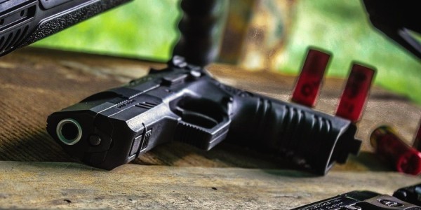 Lagi Jaga, Security di Bekasi Ditembak Perampok di Bagian Dada