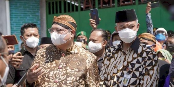 Jika Tak Diambil PDIP, Airlangga Harus "Naturalisasi" Ganjar Pranowo